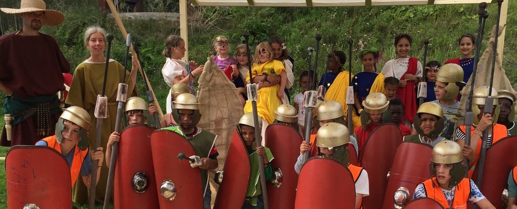 Matties van Matilo kids dressed as roman soldiers