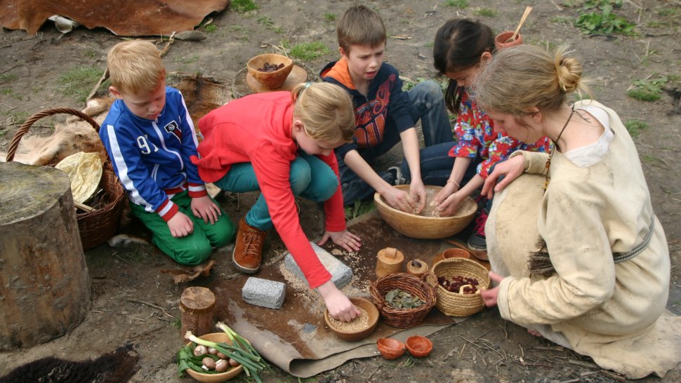 cooking stone age food with children